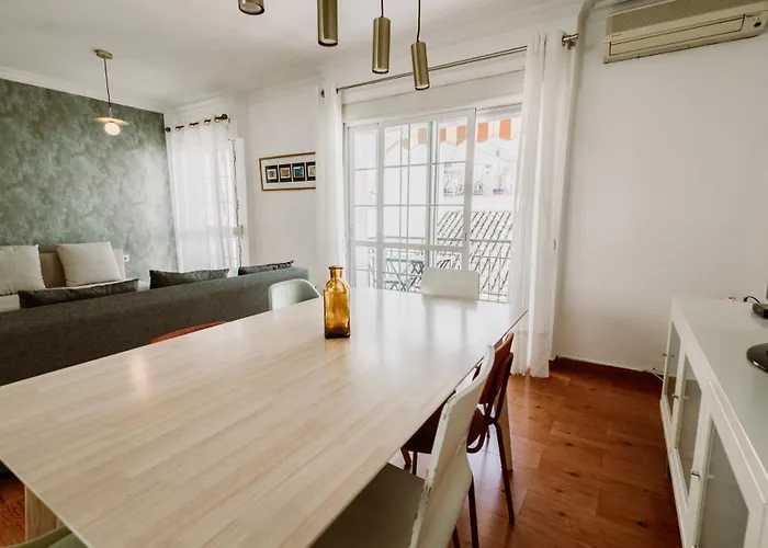 Spacious Central Apartment