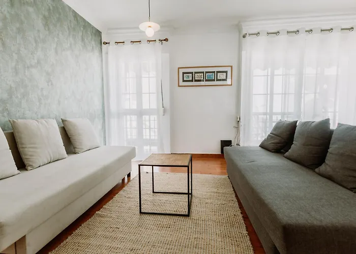 Spacious Central Apartment